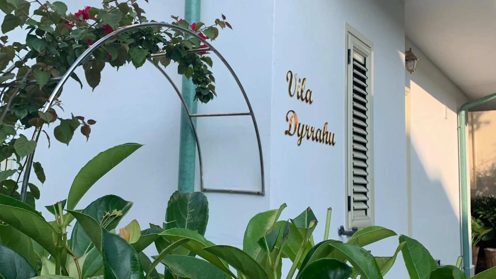 Villa Dyrrahu Golem
