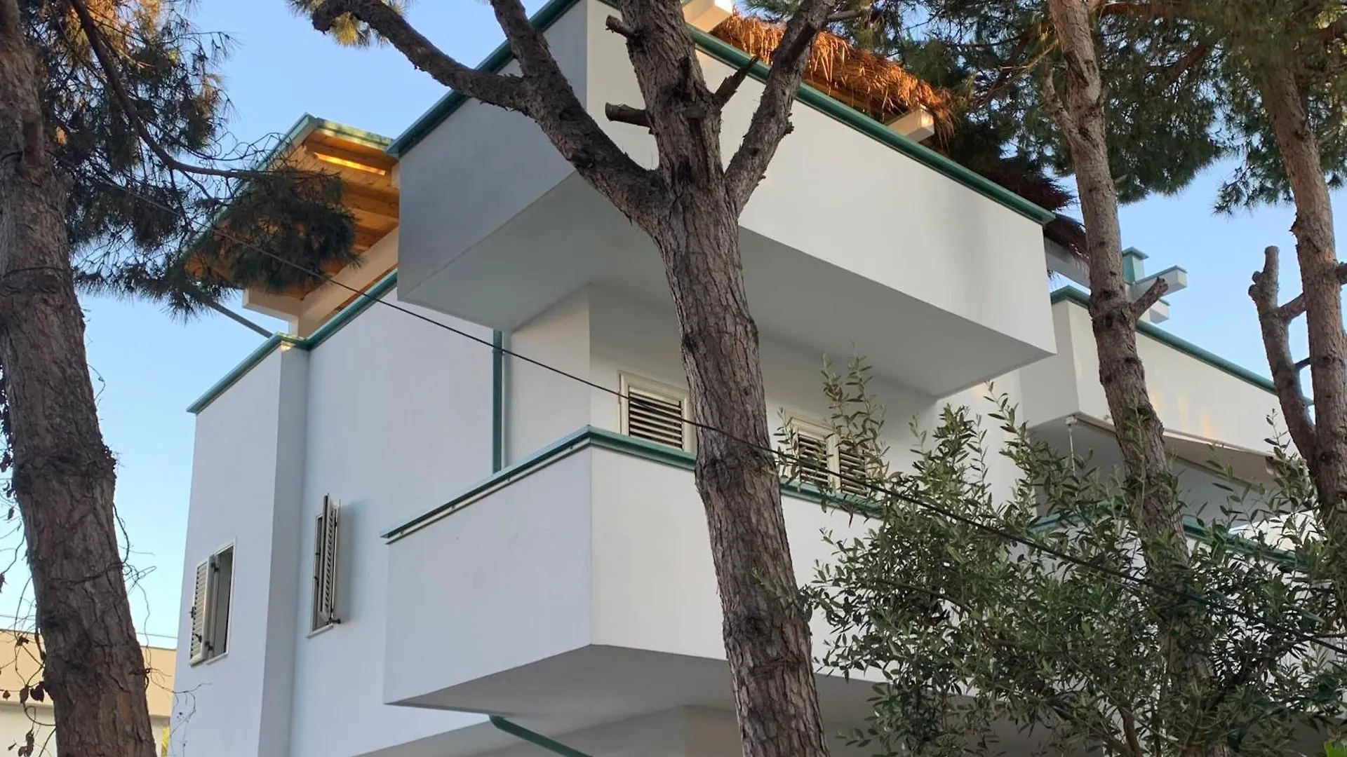 Villa Dyrrahu Golem